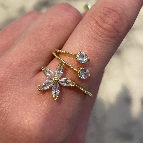 FREE Gold Flower Ring - Picture 2 of 2